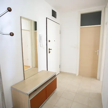 M&l Apartamento Makarska